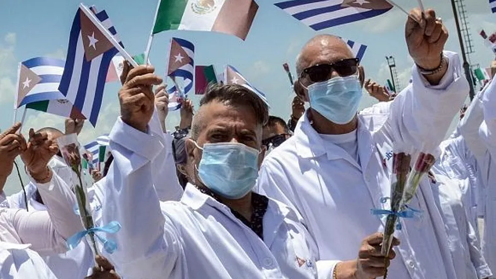 Médicos cubanos de misión a México