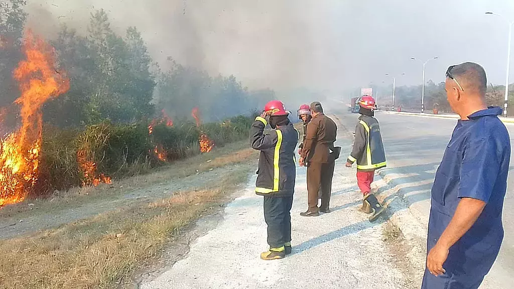 Incendio en carretera de Santa Clara