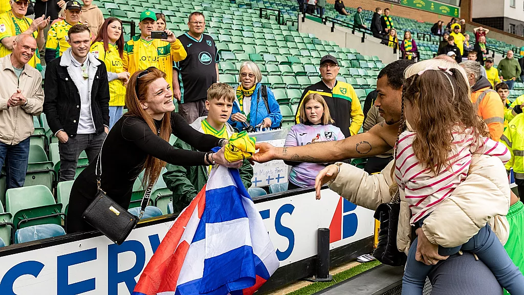 Cubano Onel Hernández con el Norwich City