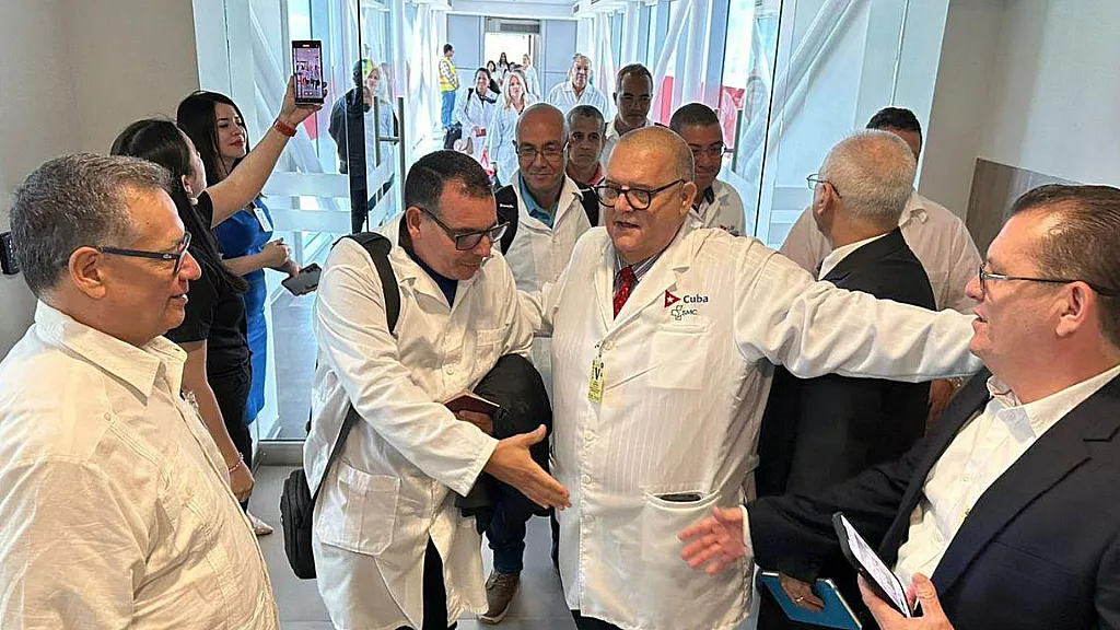 Llegada de médicos cubanos a Honduras
