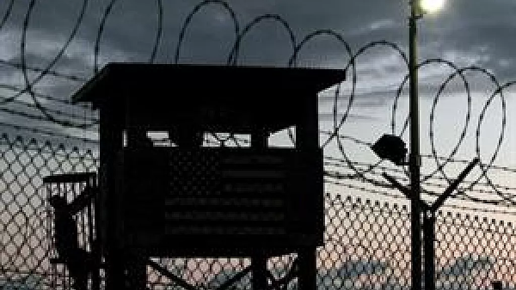 Llega primer vuelo de migrantes deportados desde EEUU a base naval de Guantánamo