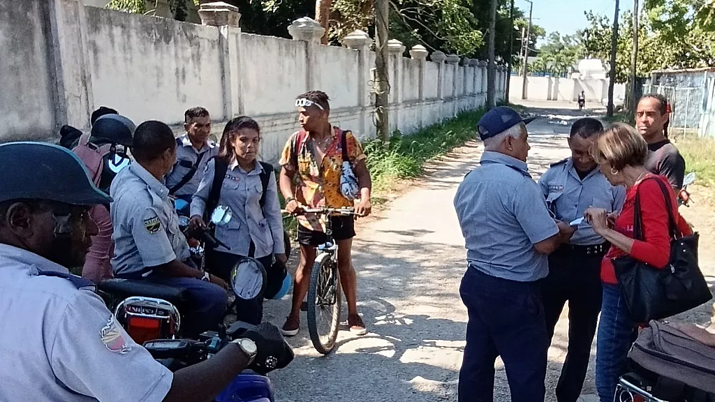 Cuatro hombres asaltan violentamente a joven universitario cubano