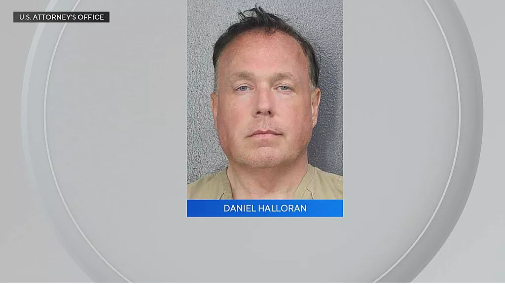 Daniel James Halloran, acusado por pornografía infantil