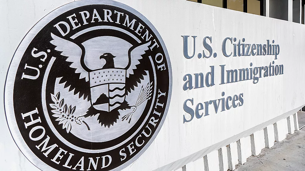 Administración Trump ofrece bonos de 50.000 dólares para reclutar agentes de ICE