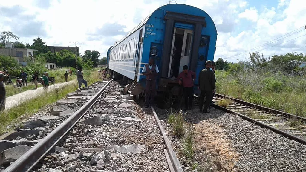 Tren se descarrila en Matanzas