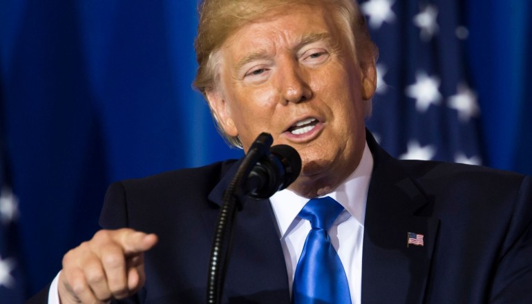 Juez bloquea temporalmente el uso de la Ley de Enemigos Extranjeros invocada por Trump para agilizar deportaciones 