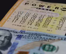 Anuncian los números ganadores del Powerball: el premio mayor aumenta a $2.300 millones