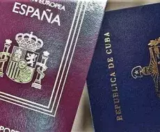 Pasaportes español y cubano