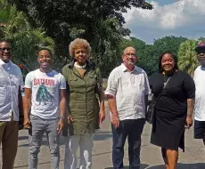 Tonya Boyd-Cannon con el rector del ISA, Rolando Ortega Álvarez