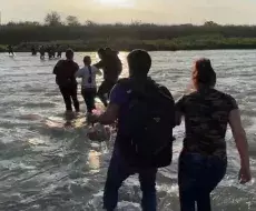 Migrantes en la frontera sur de EE.UU