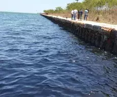 Derrame de líquido en la bahía de Cárdenas