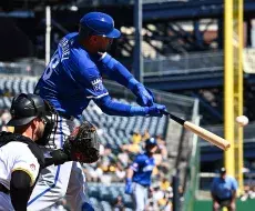 Yuli Gurriel con los Reales de Kansas en MLB