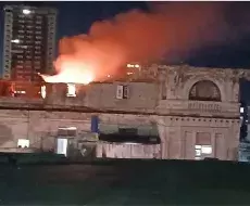 Aparatoso incendio en la noche del martes