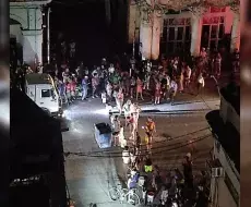 La noche del martes permaneció bloqueada la calle Reina, en Centro Habana